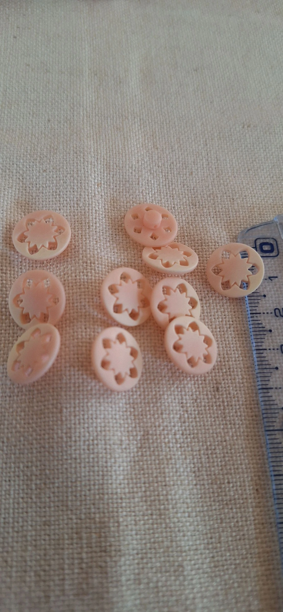 10 botões 15 mm para costurar em resina cinzelada rosa claro – photo 2